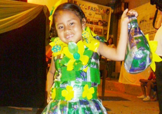 en Iquitos: premian a escolares que pusieron al reciclaje de moda en Iquitos: premian a escolares que pusieron al reciclaje de moda