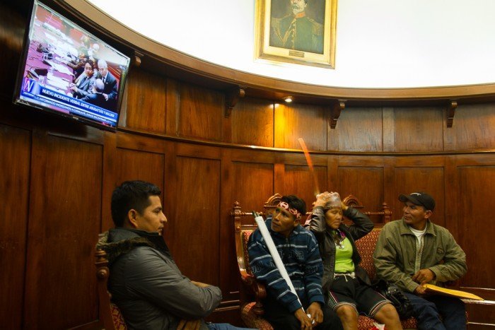 Alberto Cardozo, Aarón Nacua, Martha Cairuna y Eber García, presidente de la Asociación Cinco Unidos.