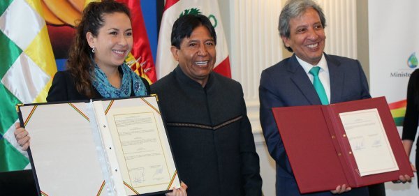 firma a favor del Titicaca