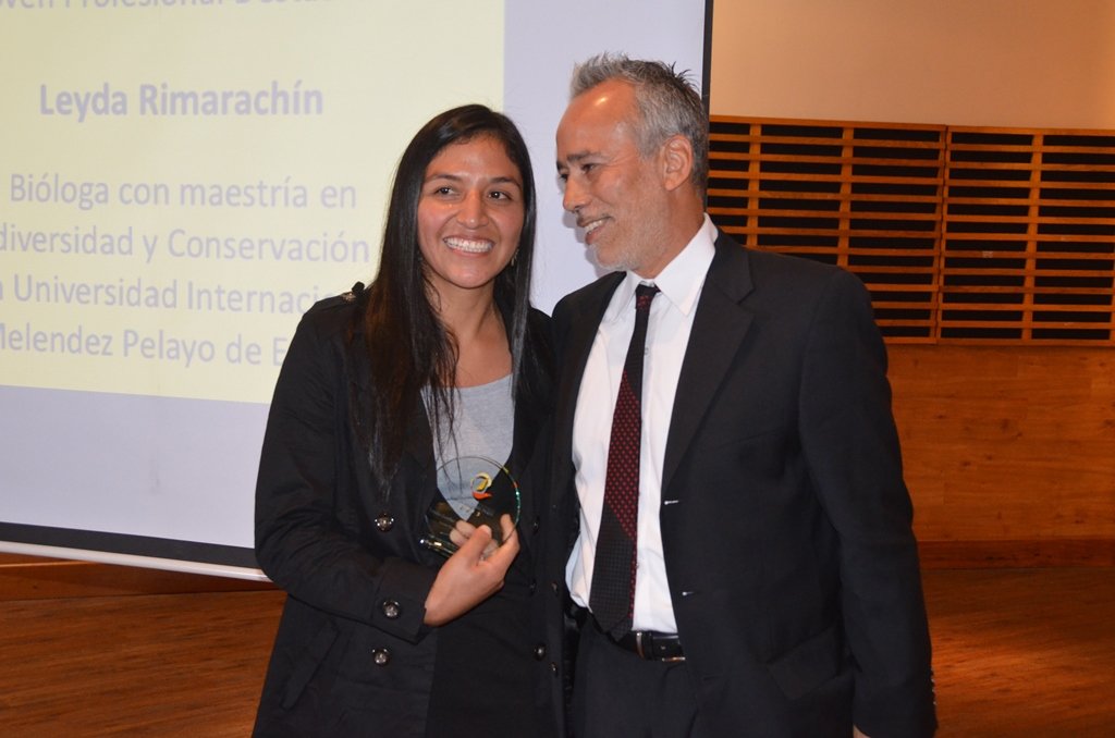 La bióloga Leyda Rimarachín fue premiada en la categoría Joven Profesional Destacado por su labor de conservación en Amazonas