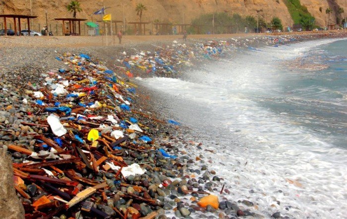 Contaminación océano Perú. Foto: politicadeestado.com