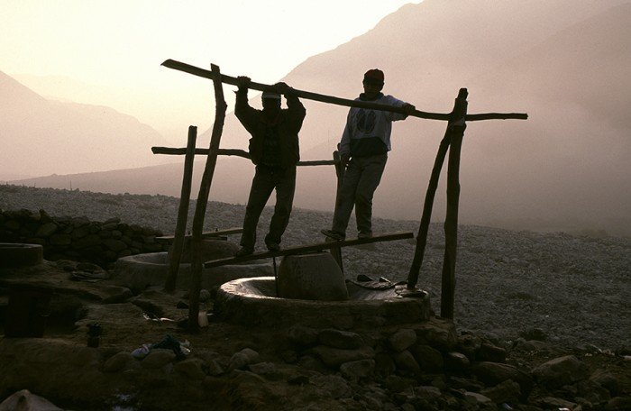 El mercurio es empleado en la obtención final del oro, en la mayoría de los casos sin los adecuados protocolos ambientales y laborales. Foto: Thomas Muller - SPDA