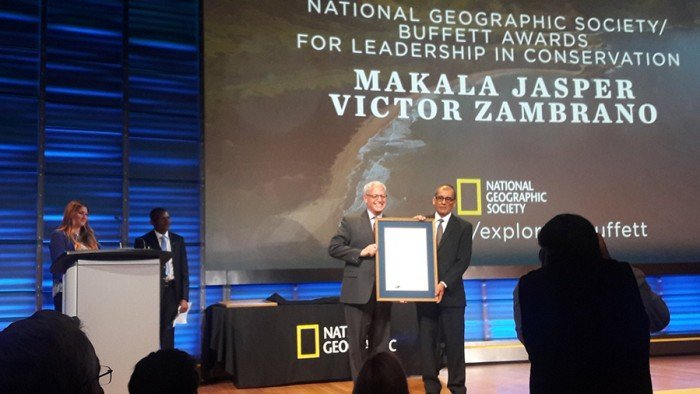Víctor Zambrano gana premio National Geographic de Liderazgo en Conservación 2016. Foto @paulakahumbu