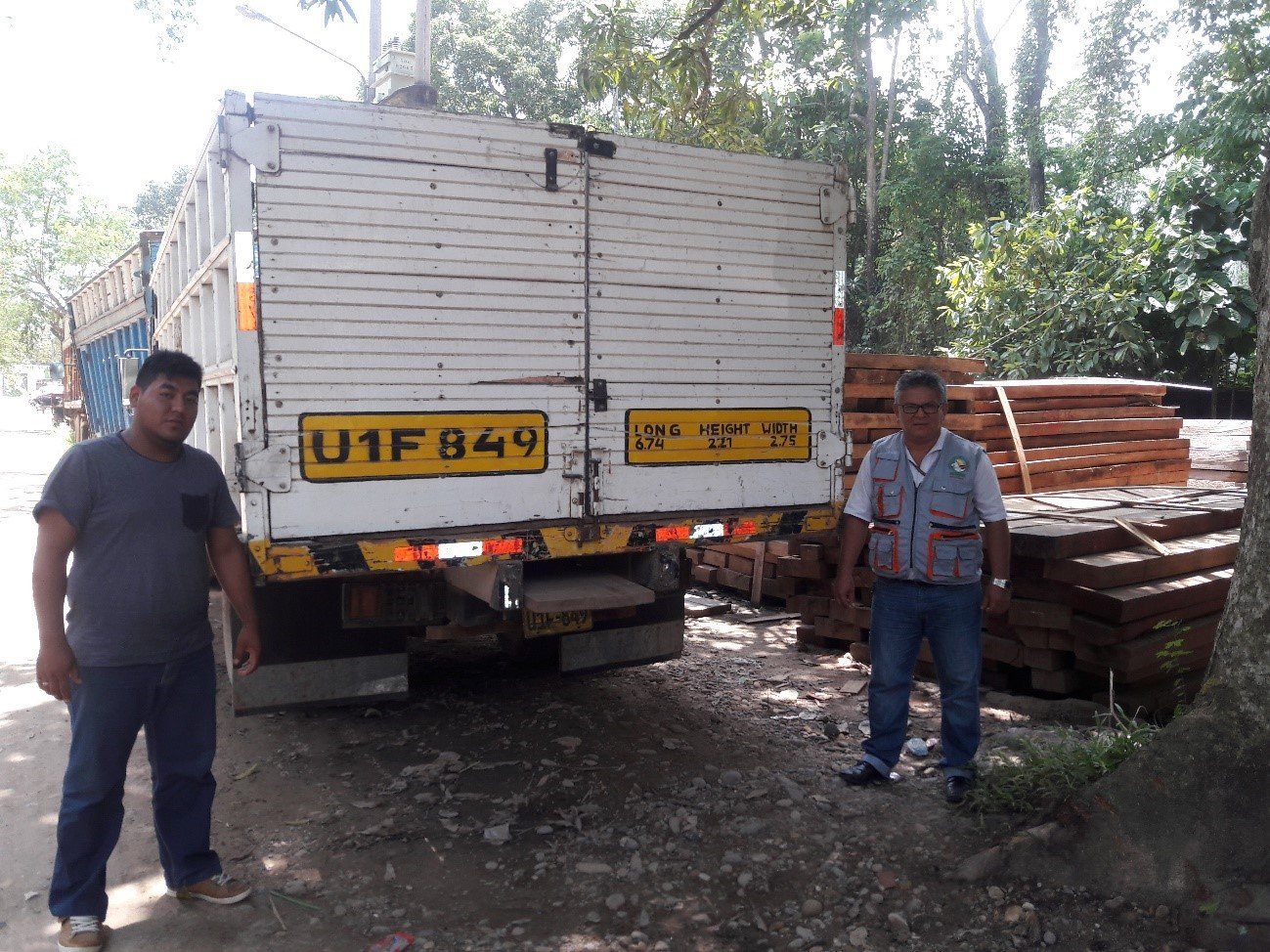 foto-decomiso-de-madera-y-camion