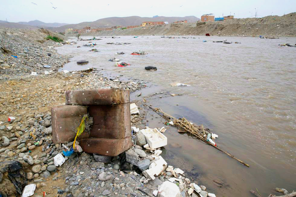 Video] Reportaje muestra la grave contaminación del río Chillón | SPDA  Actualidad Ambiental