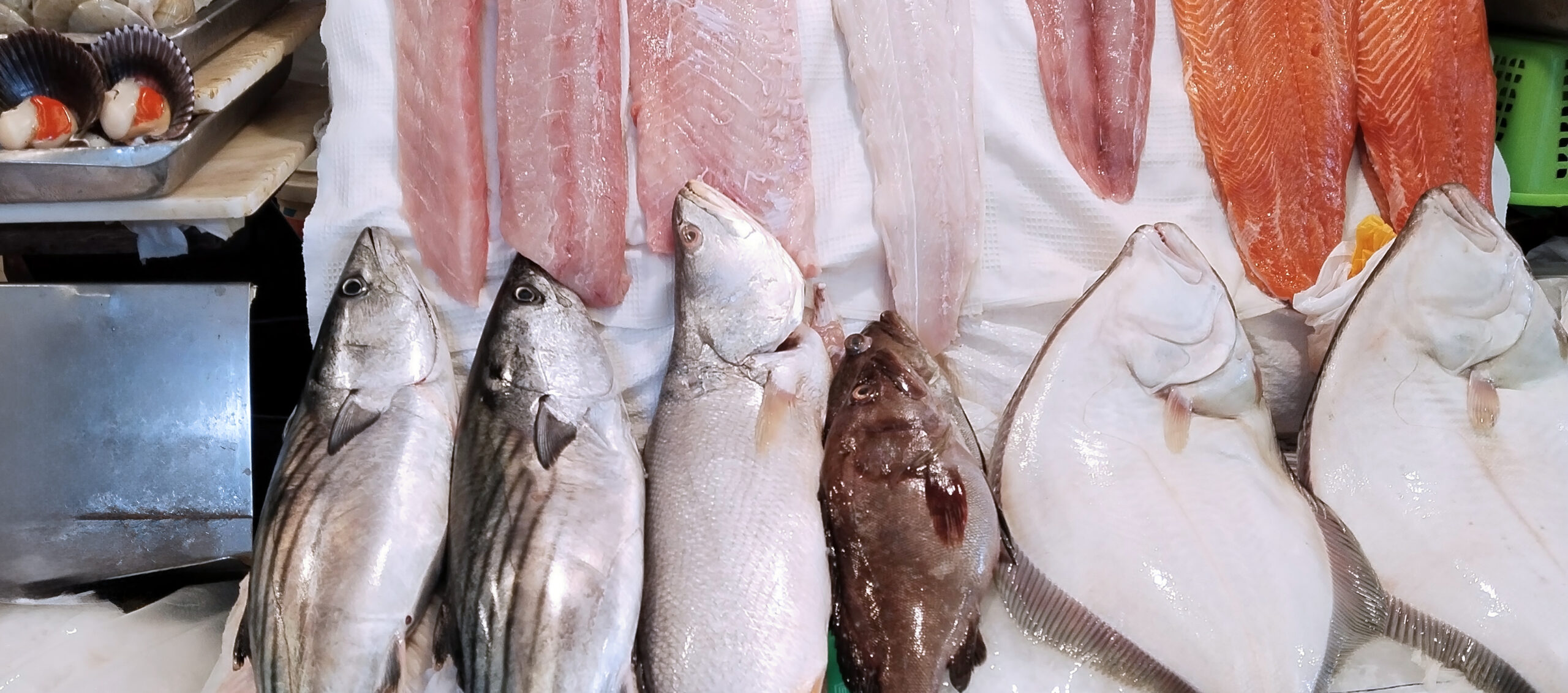 Oferta de pescados y mariscos en Lima