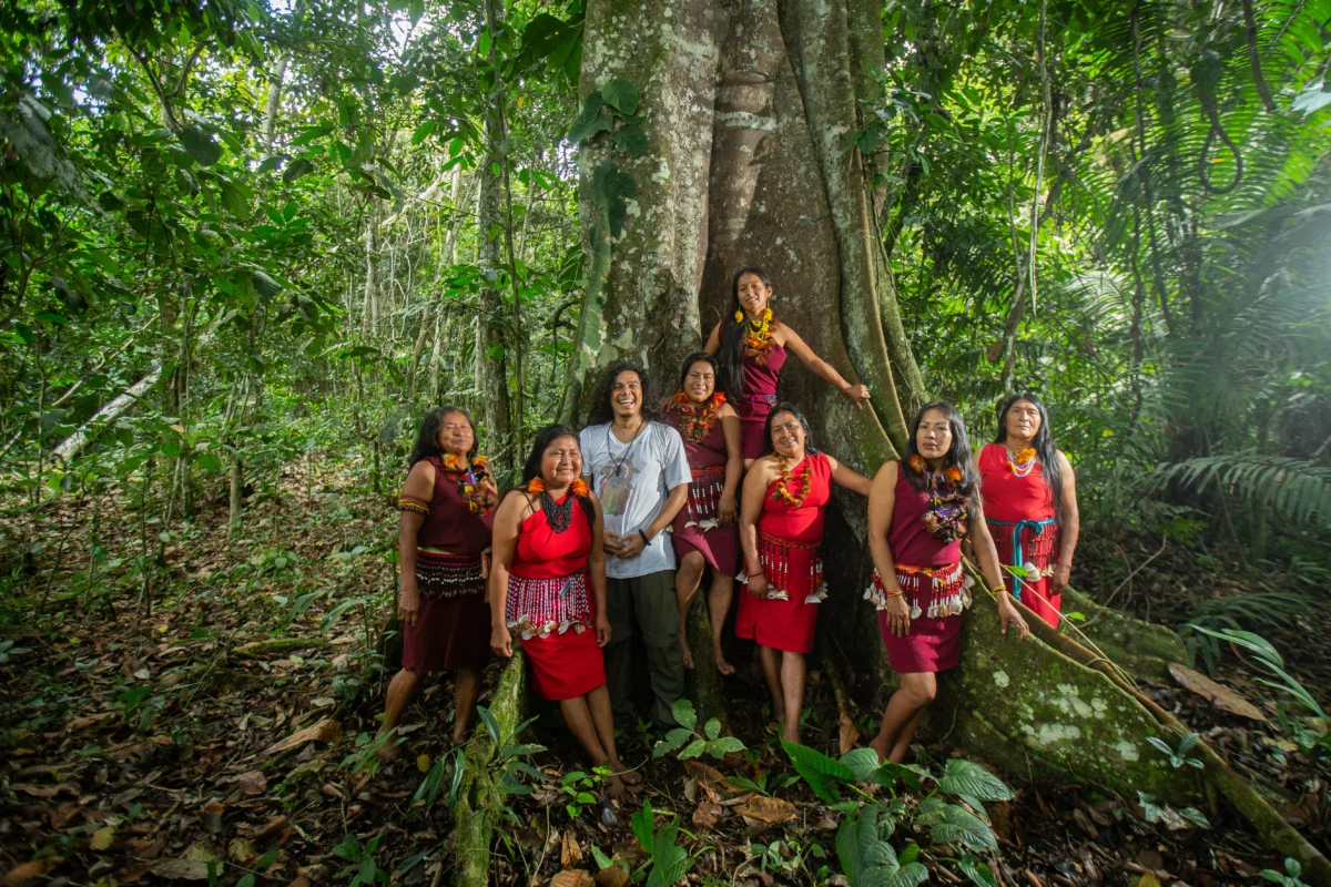 El fotógrafo peruano Marlon del Águila en el Bosque de las Nuwas. Foto: Archivo Marlon del Águila 