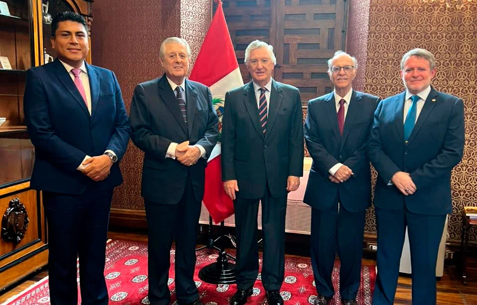 Representantes de instituciones especializadas durante reunión sobre la ratificación del Tratado de Alta Mar en el Perú.